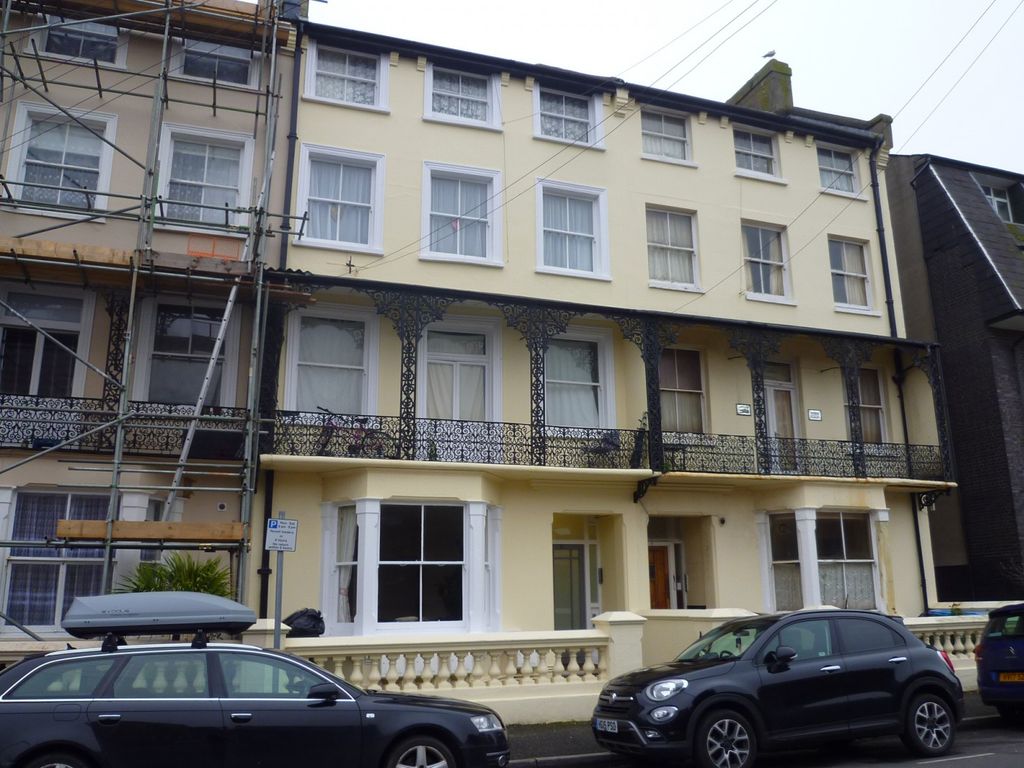 2 bed property to rent in Albert Road, Bognor Regis PO21, £1,050 pcm