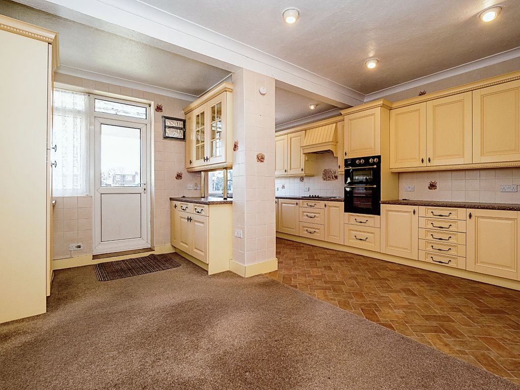 4 bed bungalow for sale in Grosvenor Drive, Hornchurch RM11 Zoopla