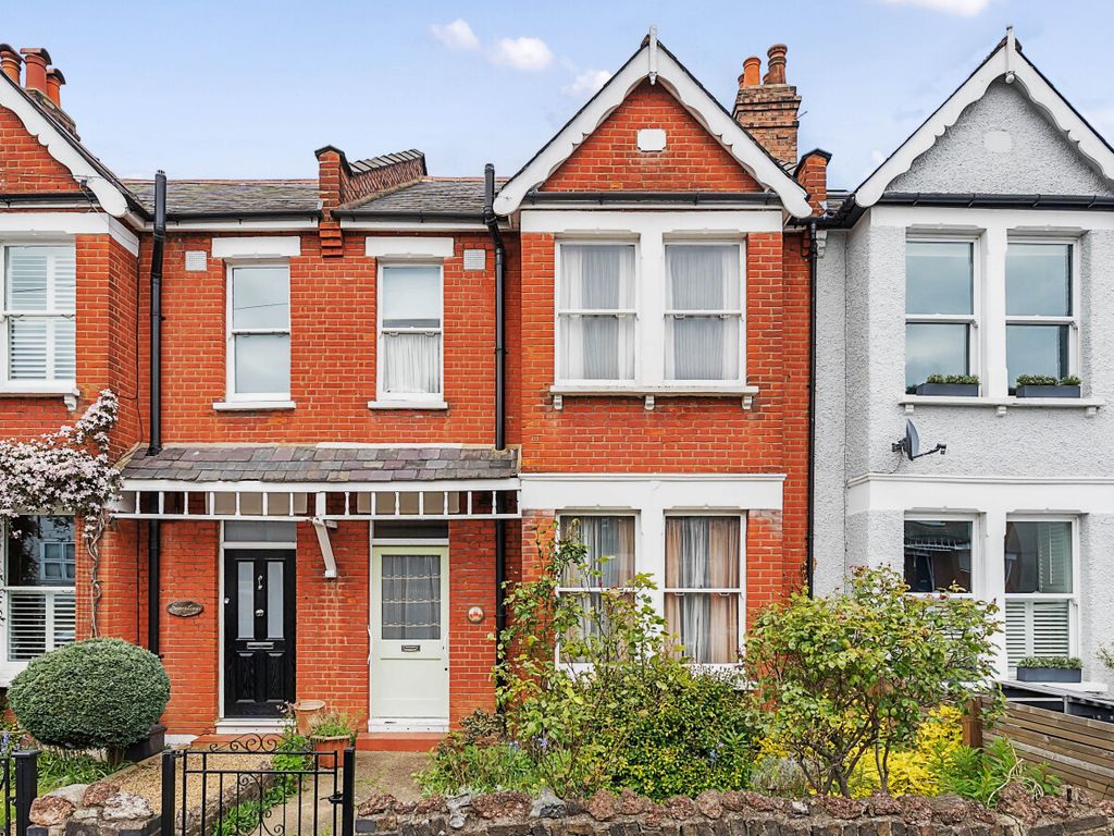 3 bed terraced house for sale in Crescent Road, EN4, £550,000
