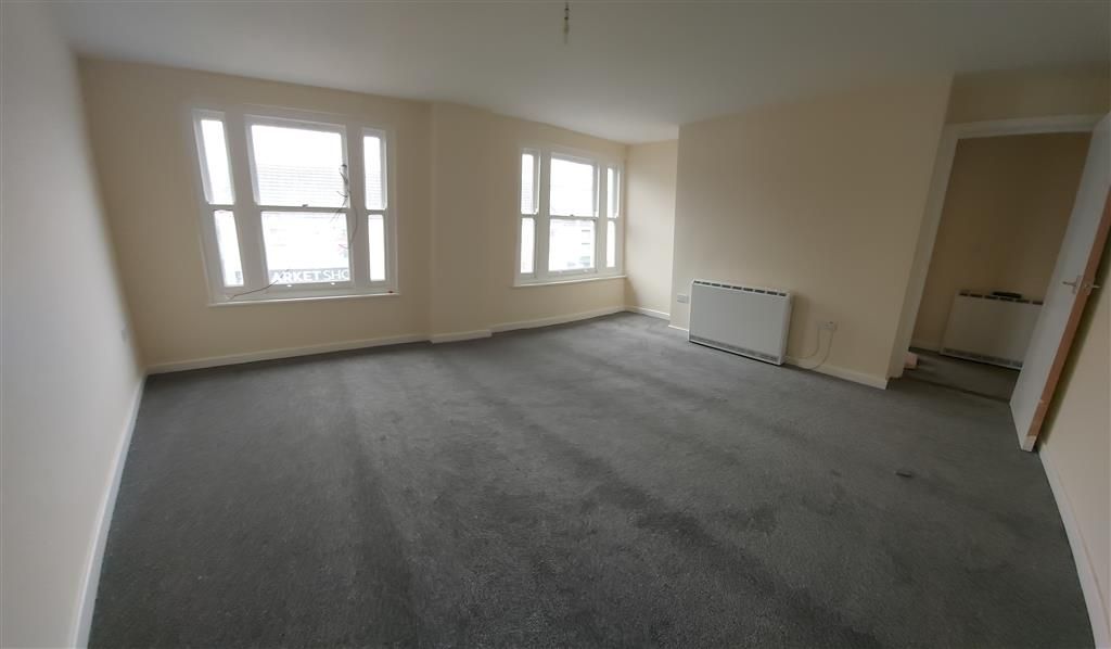2 bed flat to rent in St. Teilo Street, Pontarddulais, Swansea SA4, £