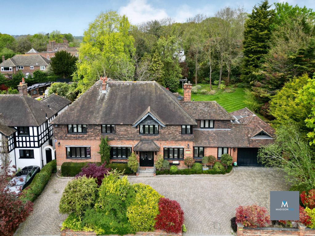 5 bed detached house for sale in Meadow Way, Chigwell, Essex IG7, £