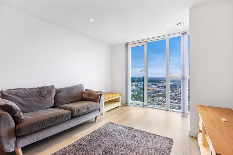 2 bed flat to rent in Pinnacle Apartments, Saffron Square, Croydon CR0