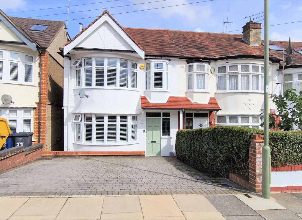4 bed end terrace house for sale in Woodfield Drive, East