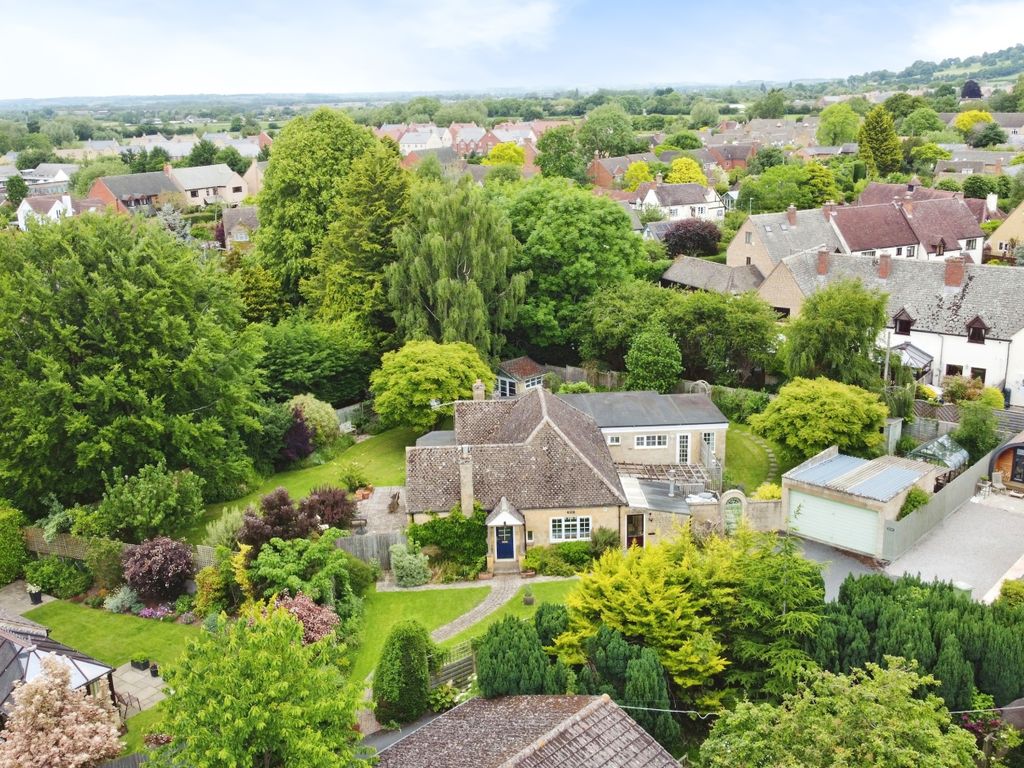 4 bed bungalow for sale in Gloucester Lane, Mickleton, Chipping Campden
