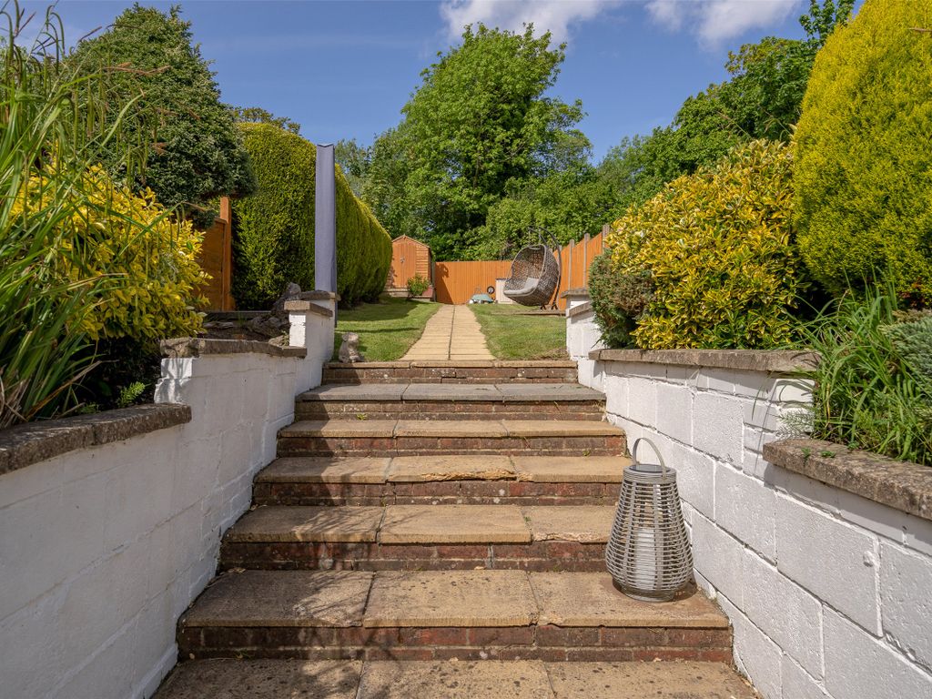 3 bed detached house for sale in Earlsbrook Road, Redhill RH1 Zoopla