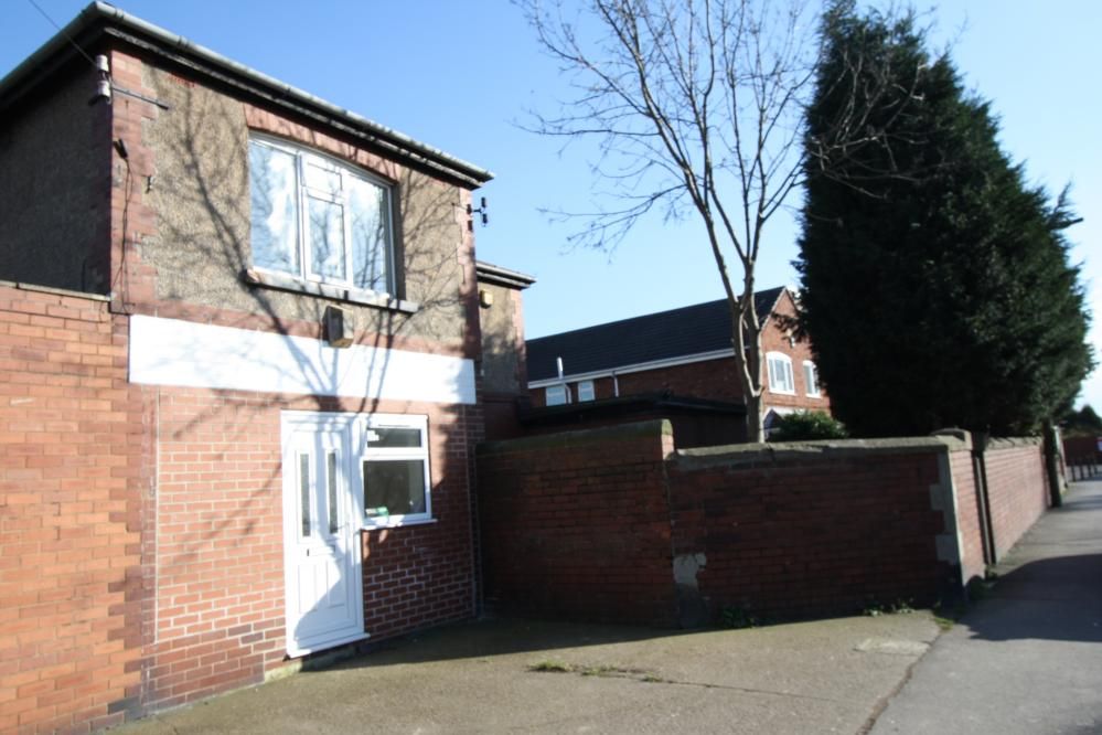 2 bed flat to rent in Darfield Road, Cudworth, Barnsley S72, £545 pcm Zoopla