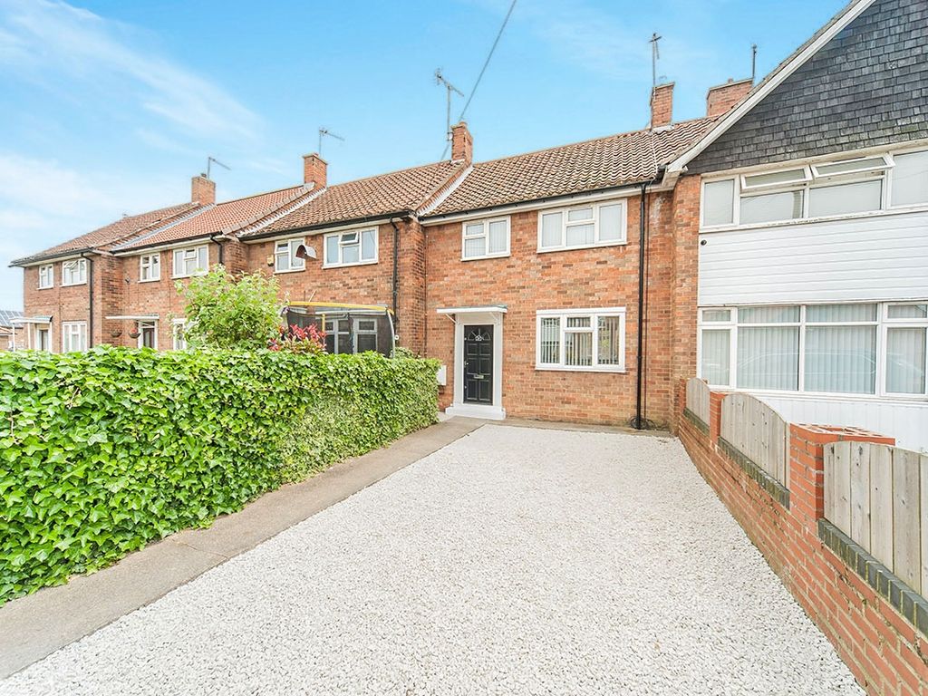 3 bed terraced house to rent in Stapleford Close, Hull HU9, £650 pcm
