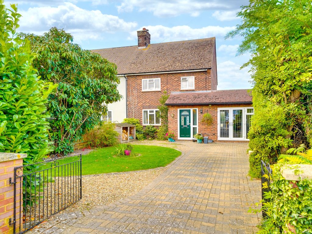 3 bed semidetached house for sale in Fox Hill, Guilden Morden, Royston