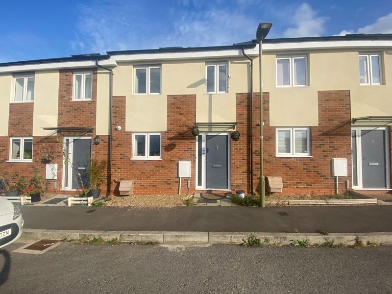 3 bed terraced house for sale in Chadwick Place, Ambrosden, Bicester