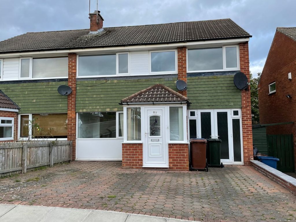 4 bed semidetached house for sale in Cheswick Drive, Newcastle Upon