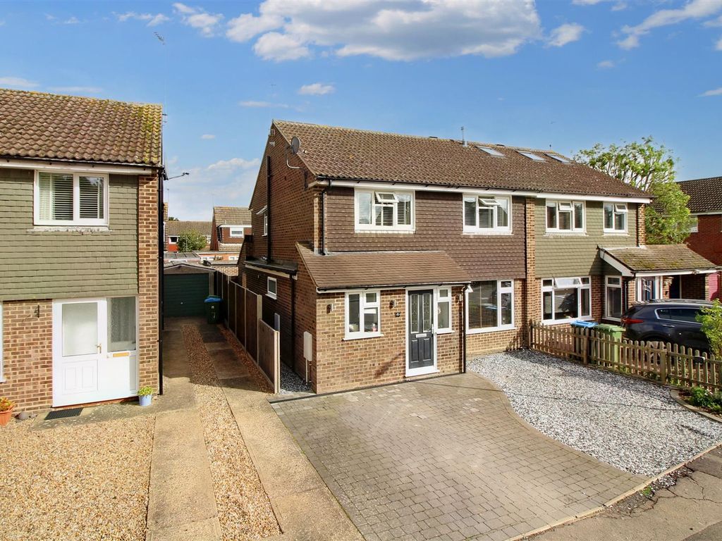 4 bed semidetached house for sale in Overstrand, Aston Clinton