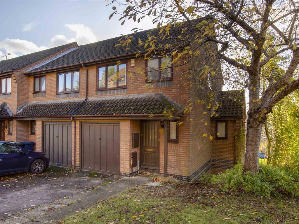 3 bed end terrace house for sale in Garratts Way, High HP13, £