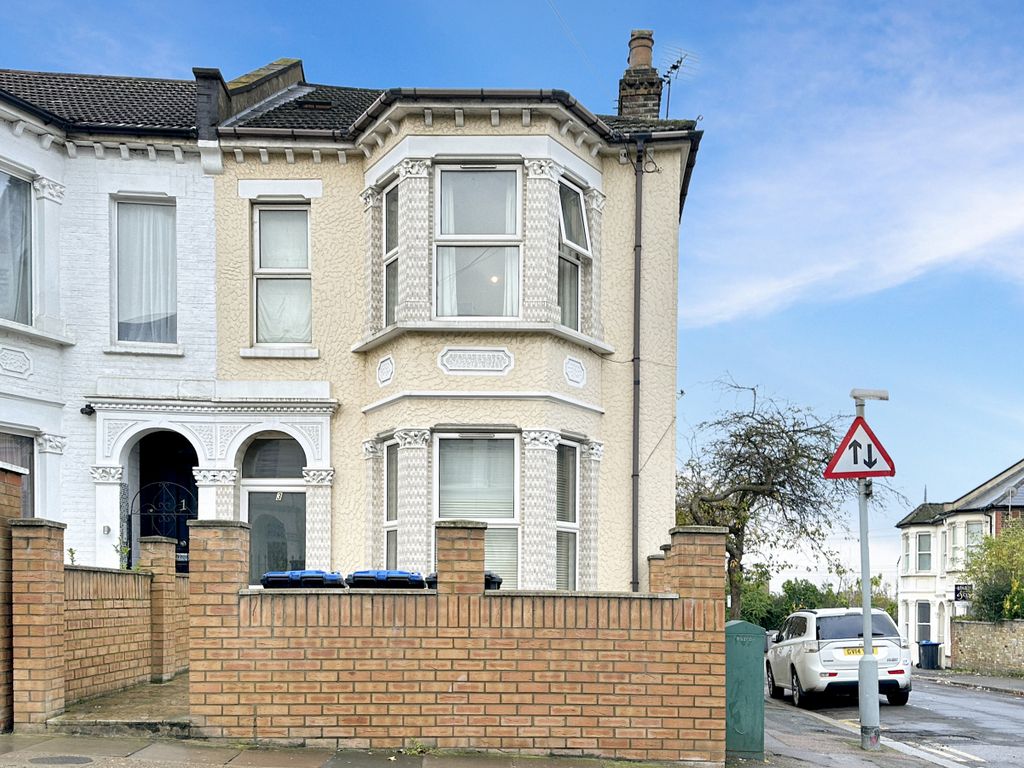 3 bed semidetached house for sale in Tubbs Road, London NW10, £750,000