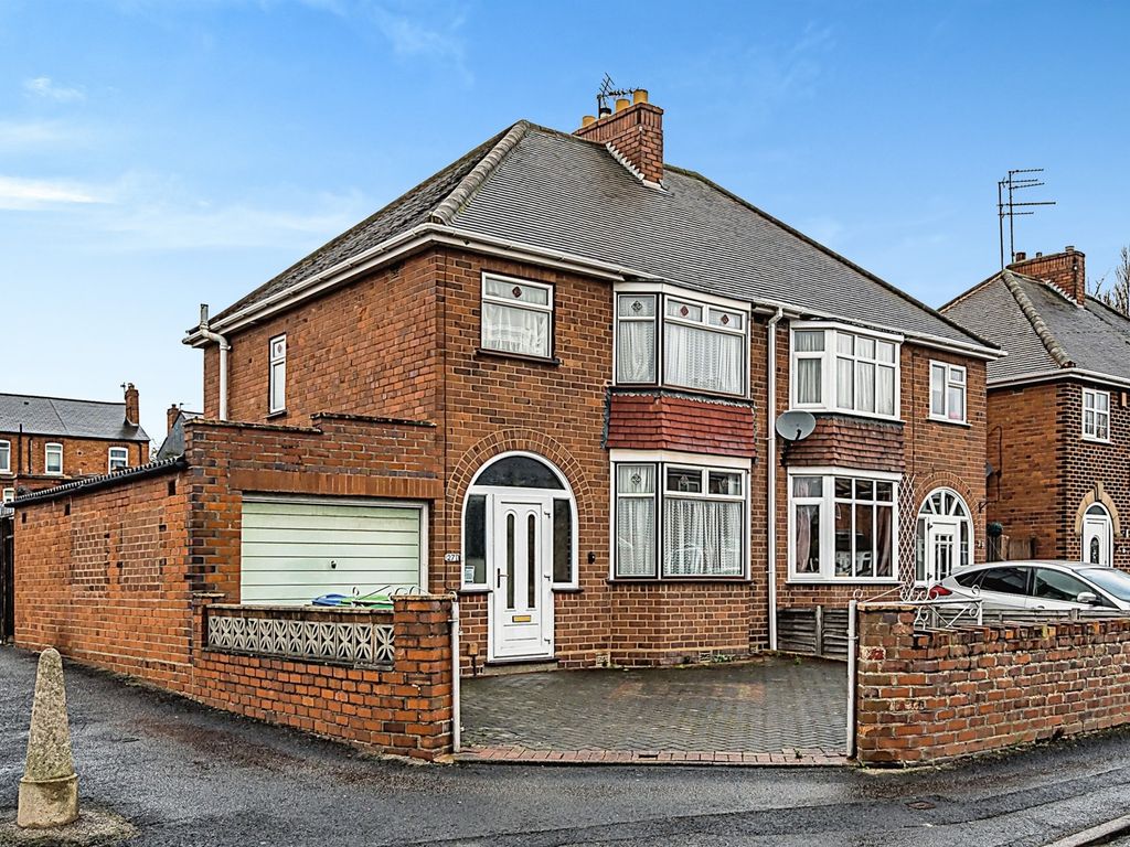 3 bed semidetached house for sale in Bankfield Road, Tipton DY4 Zoopla