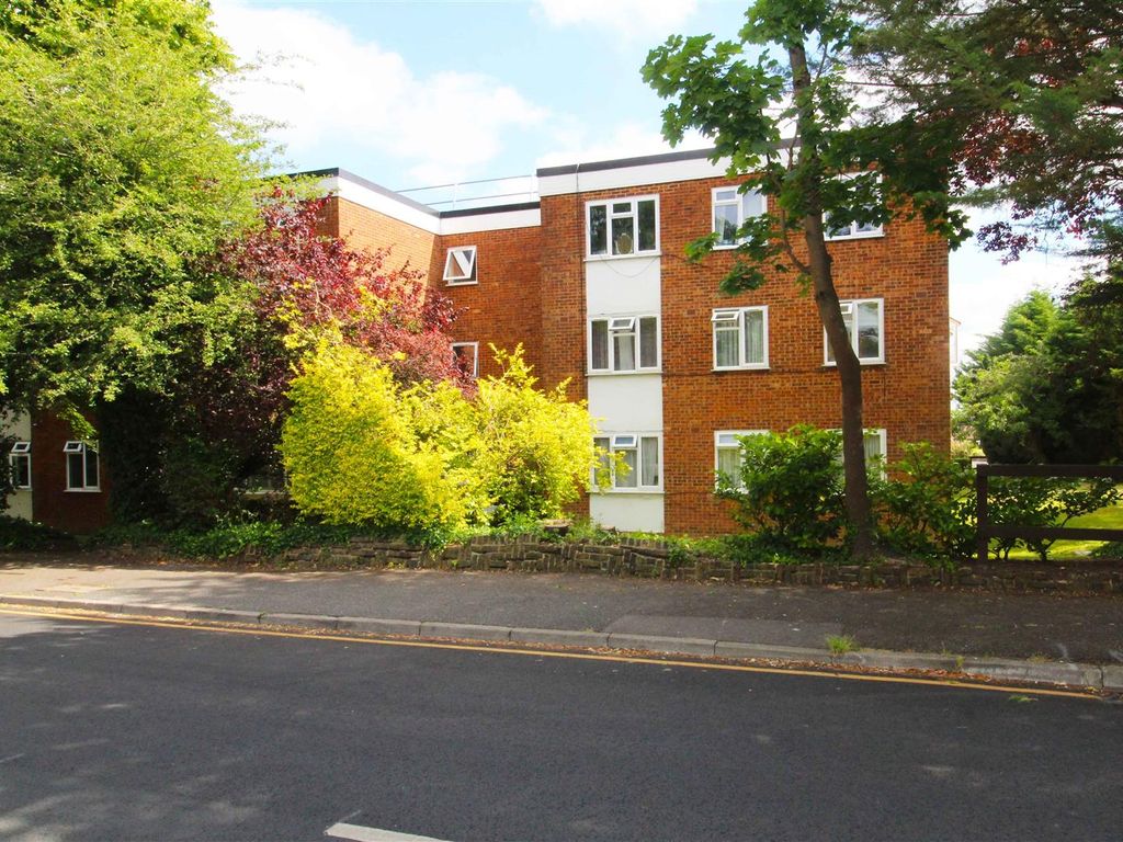 2 bed flat for sale in Benhill Wood Road, Sutton SM1, £275,000 Zoopla