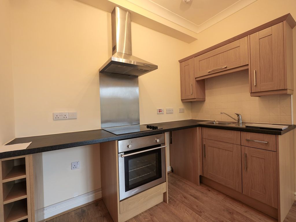 2 bed flat to rent in Edgcumbe Road, Roche, St Austell PL26, £750 pcm