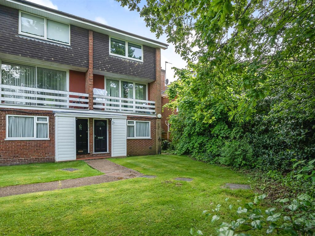 2 bed for sale in California Lane, Bushey Heath, Bushey WD23