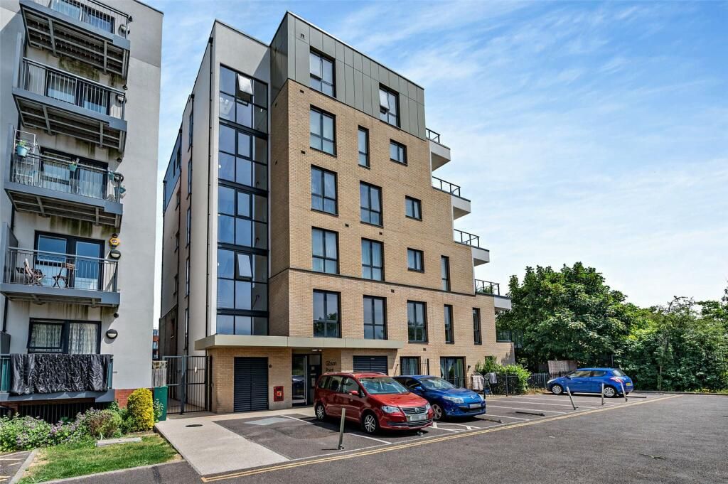 3 bed flat to rent in Gibson Point, Southall UB2, £2,300 pcm Zoopla