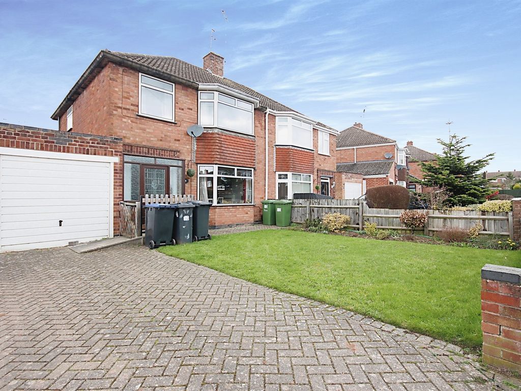 3 bed semidetached house for sale in Home Farm Crescent, Whitnash