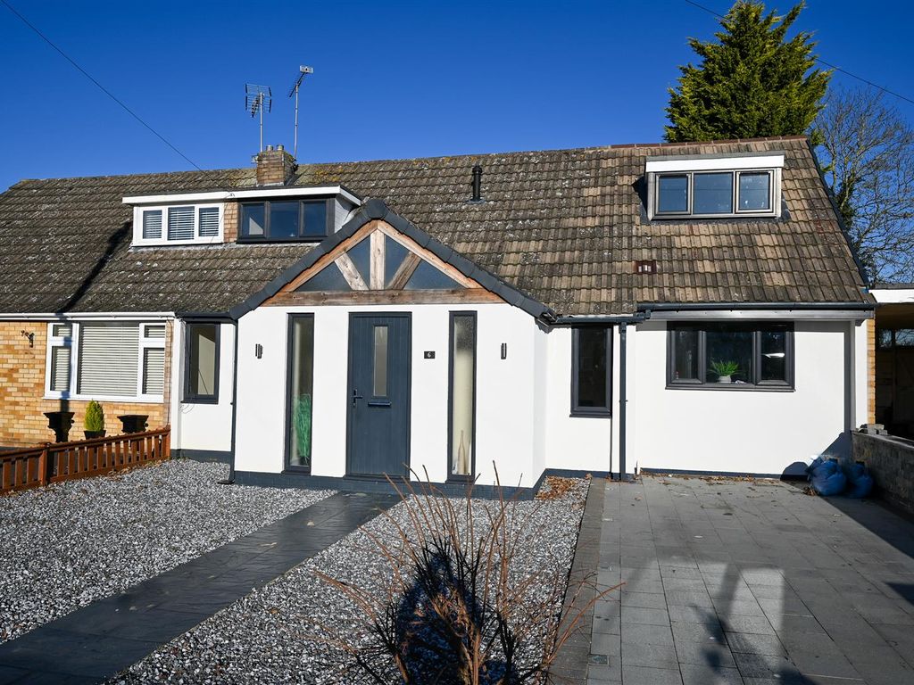 4 bed semidetached bungalow for sale in Horne Close, Hillmorton, Rugby