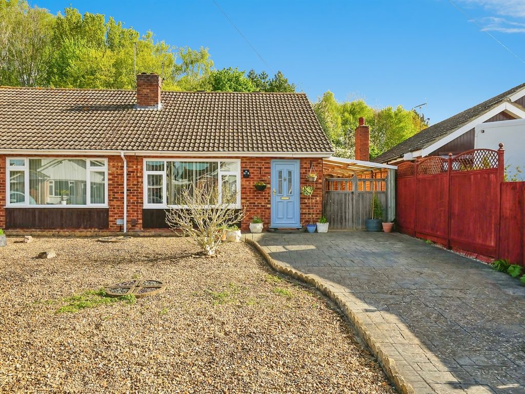 2 bed semidetached house for sale in Farm Road, Abingdon OX14, £