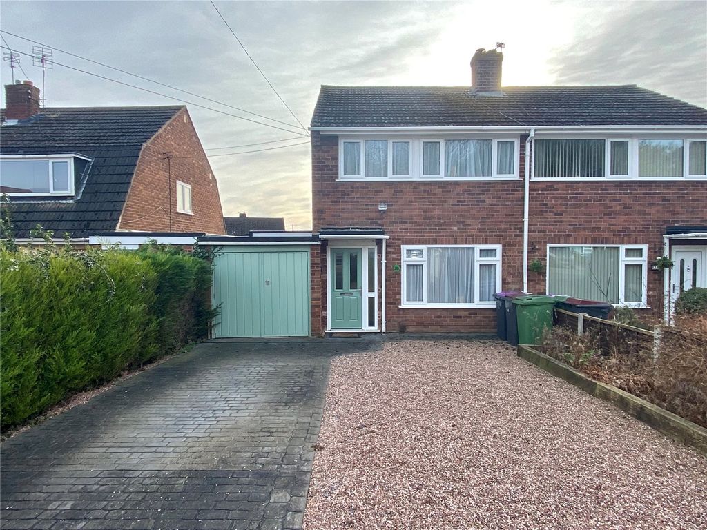 3 bed semidetached house for sale in Malvern Crescent, Little Dawley