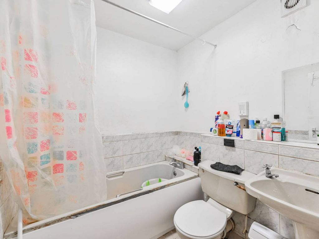 1 bed flat for sale in East Ham E6, East Ham, London,, £240,000 Zoopla