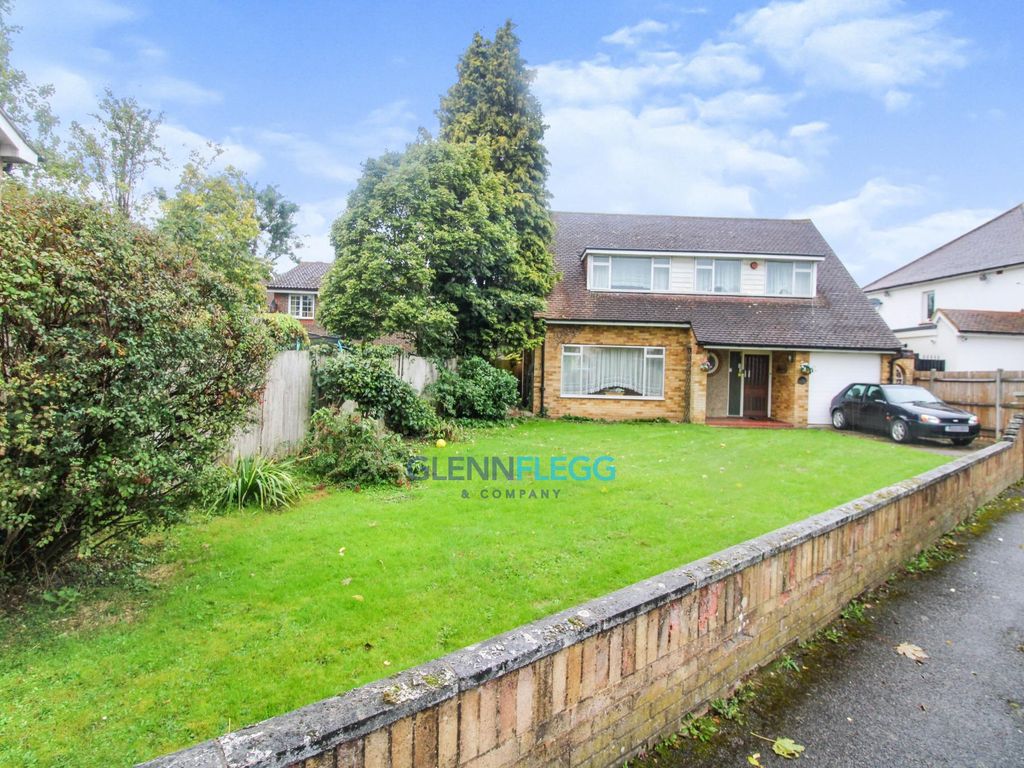 3 bed detached house for sale in Westlands Avenue, Burnham, Slough SL1