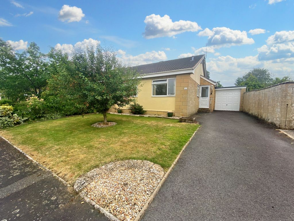 2 bed semidetached bungalow for sale in Jarvis Close, Stalbridge