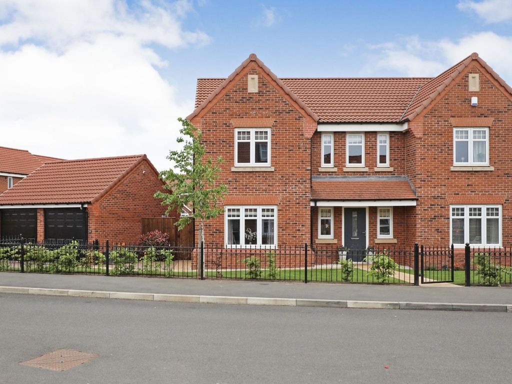 5 bed detached house for sale in Barford Close, Shireoaks, Worksop