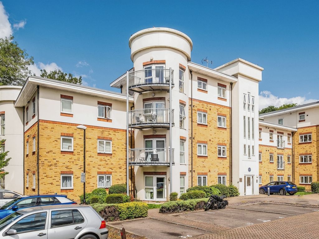 2 bed flat for sale in Crawley RH11 Zoopla