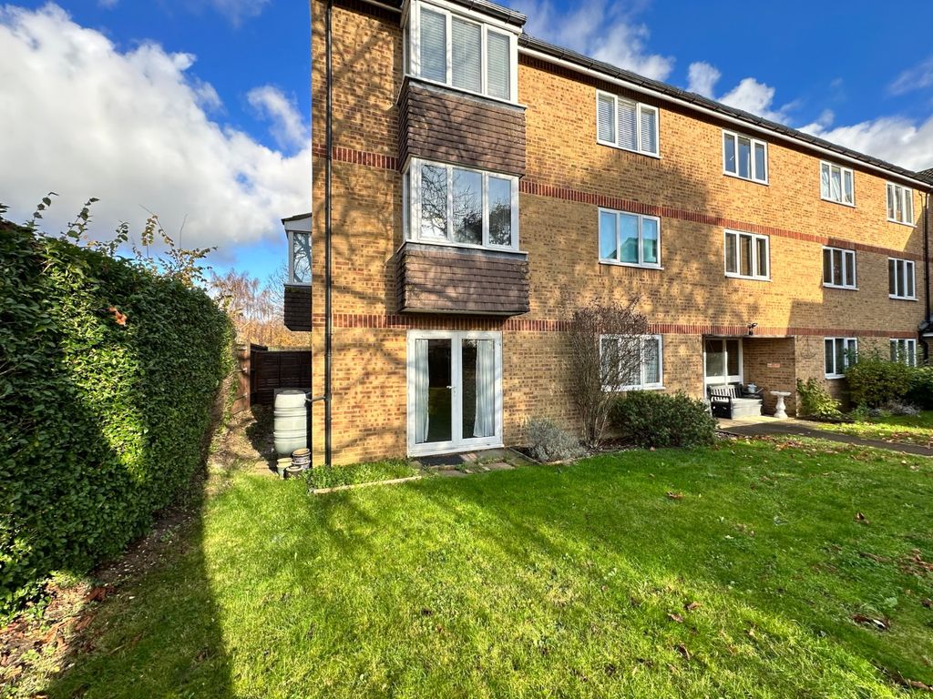 1 bed flat for sale in Eton Wick Road, Eton Wick, Berkshire SL4, £