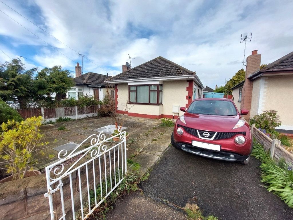 2 bed bungalow for sale in Ffordd Penrhwylfa, Prestatyn LL19 Zoopla