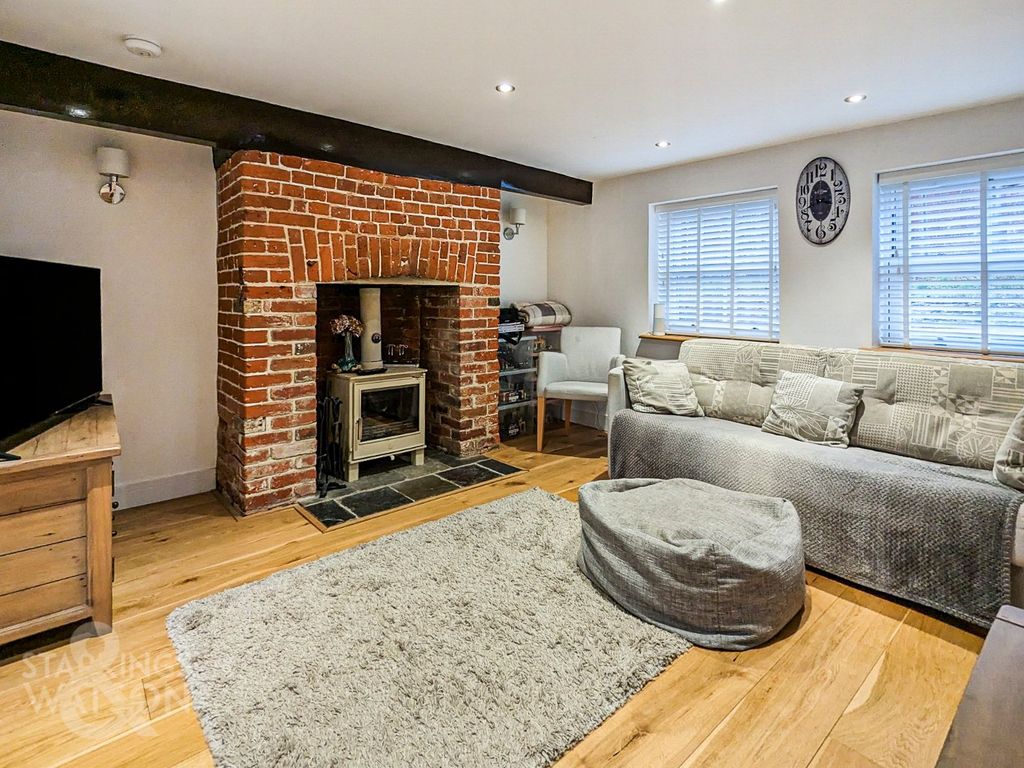 3 bed semidetached house for sale in Magdalen Street, Eye IP23 Zoopla