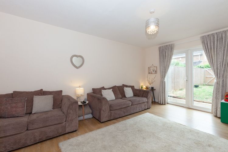 2 bed terraced house for sale in Axtell Close, Kidlington OX5, £275,000