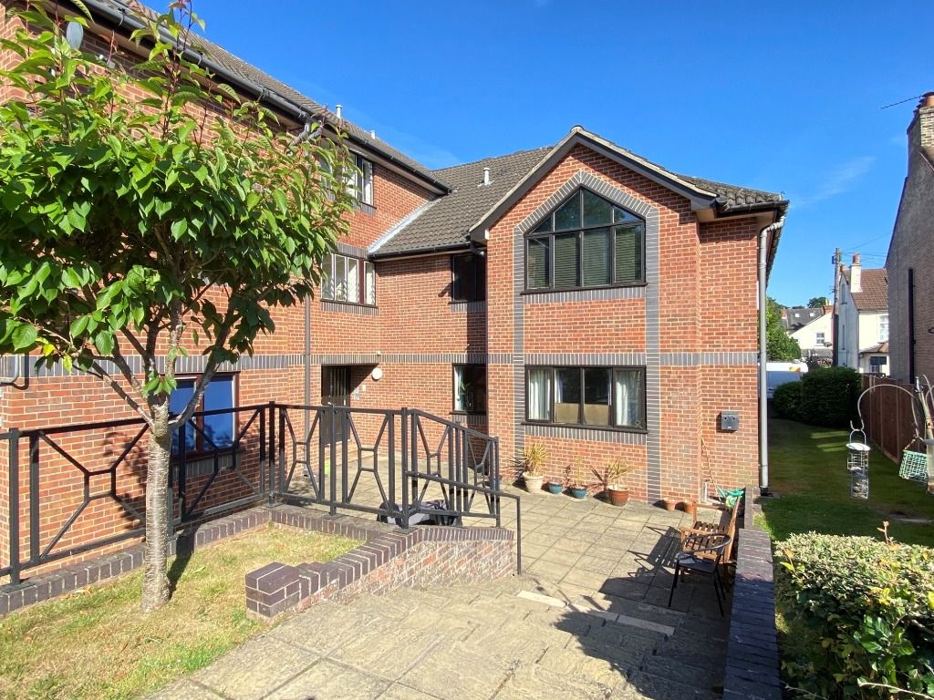 1 bed flat to rent in Wellesley Gate, East Station Road, Aldershot GU12