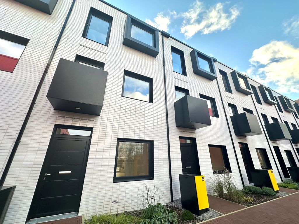 4 bed property to rent in Redbridge Quay, Birkenhead CH41, £1,500 pcm