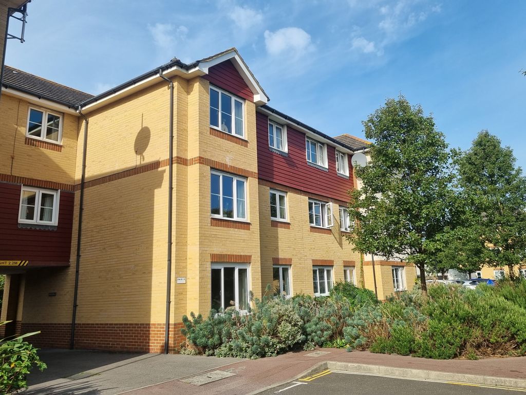 2 bed flat for sale in The Fairways, Farlington, Portsmouth PO6, £