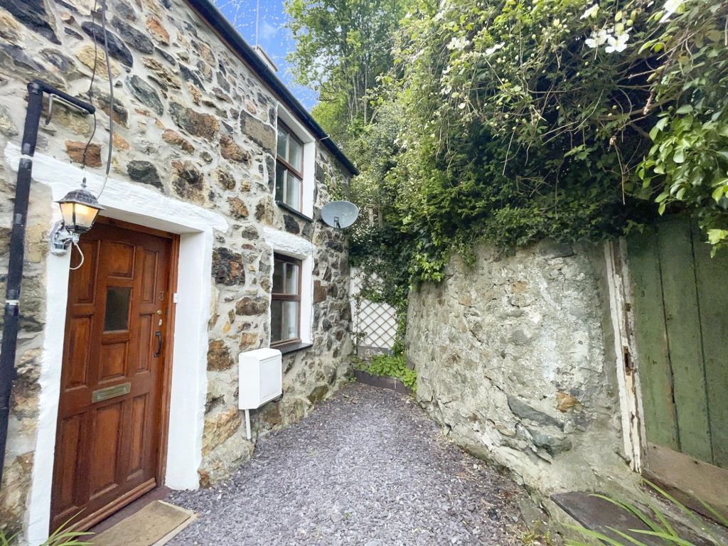 1 bed end terrace house for sale in North Terrace, North Street