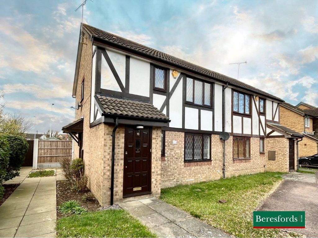 1 bed flat to rent in Bennison Drive, Harold Wood RM3, £1,300 pcm Zoopla