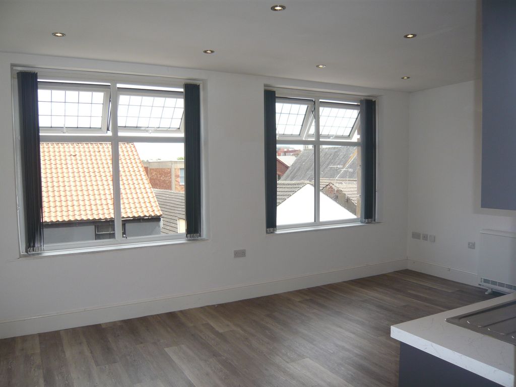 2 bed flat to rent in Westminster Buildings, High Street, Doncaster DN1