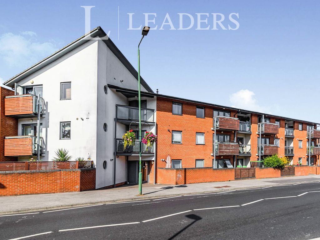 2 bed flat to rent in Middleton Road, Carshalton SM5, £1,500 pcm Zoopla