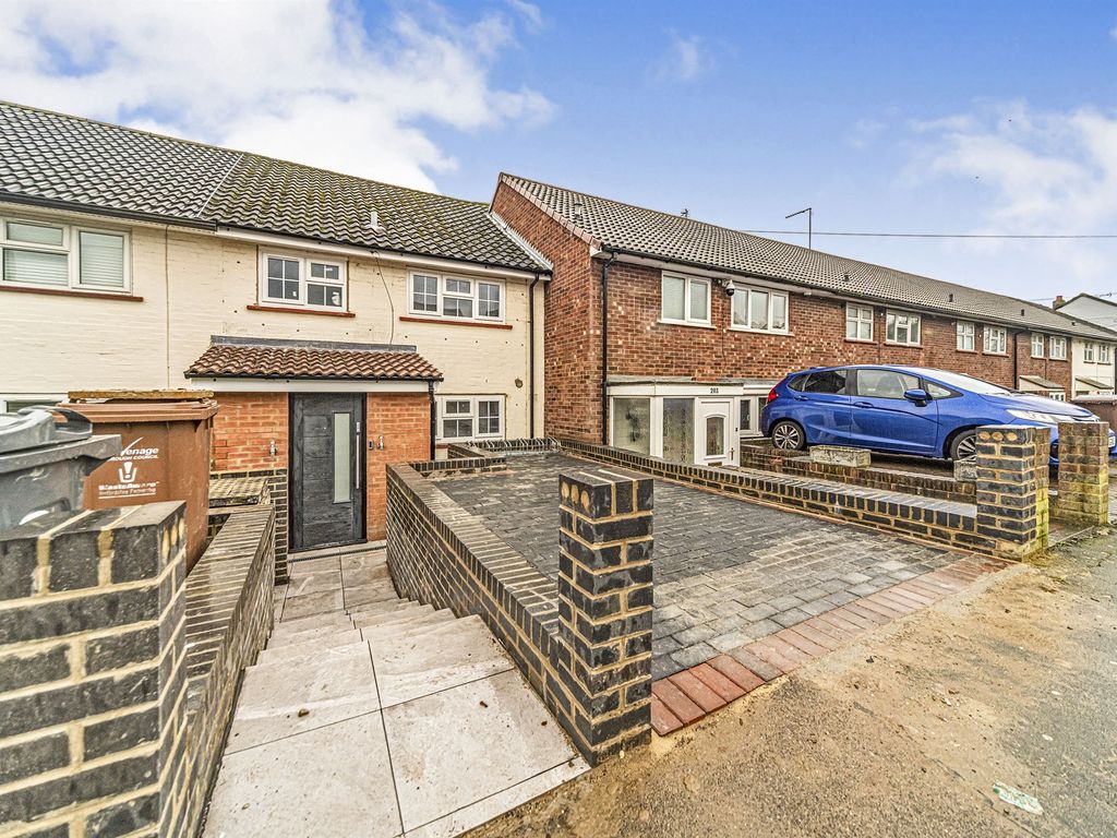 5 bed terraced house for sale in Chertsey Rise, Stevenage SG2 Zoopla