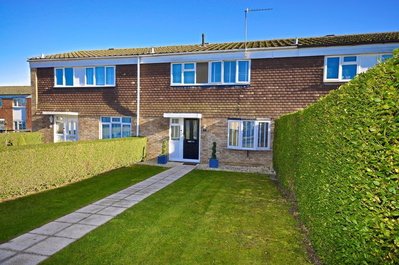 3 bed terraced house for sale in Oakwood, Waltham Abbey EN9, £400,000