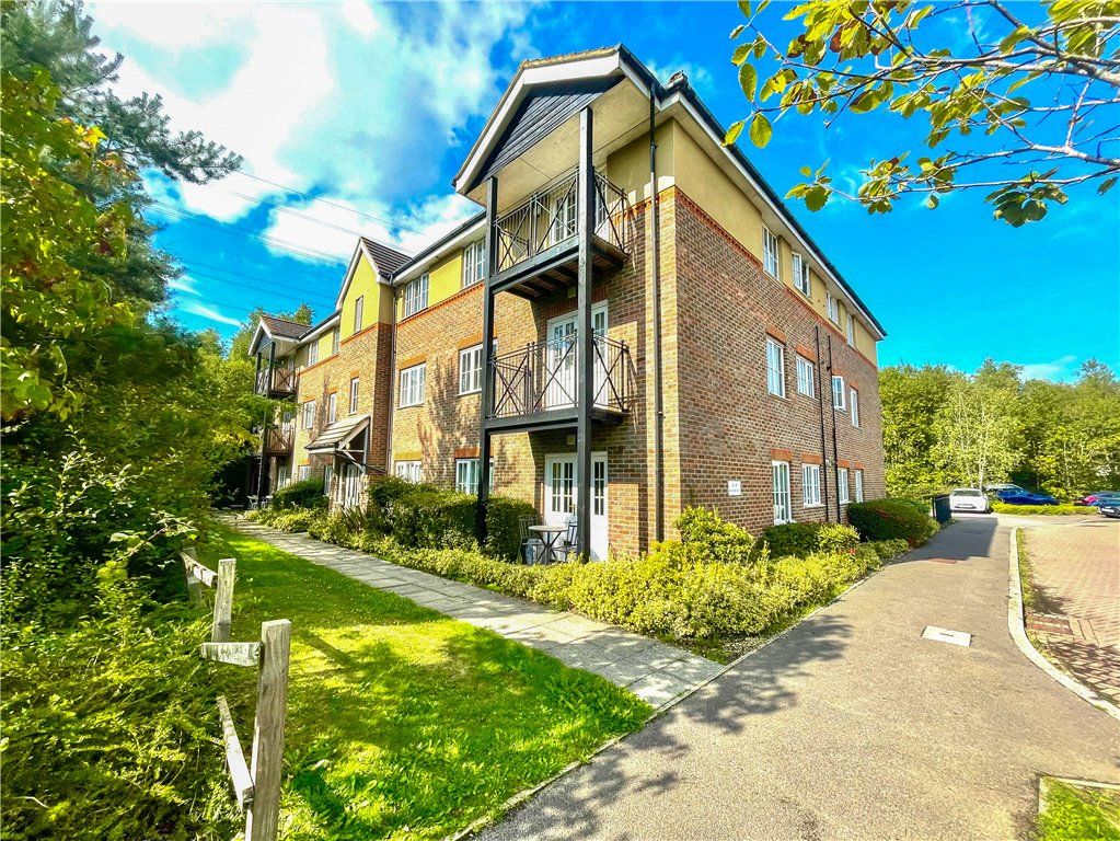 2 bed flat for sale in Twyford Close, Fleet, Hampshire GU51 Zoopla