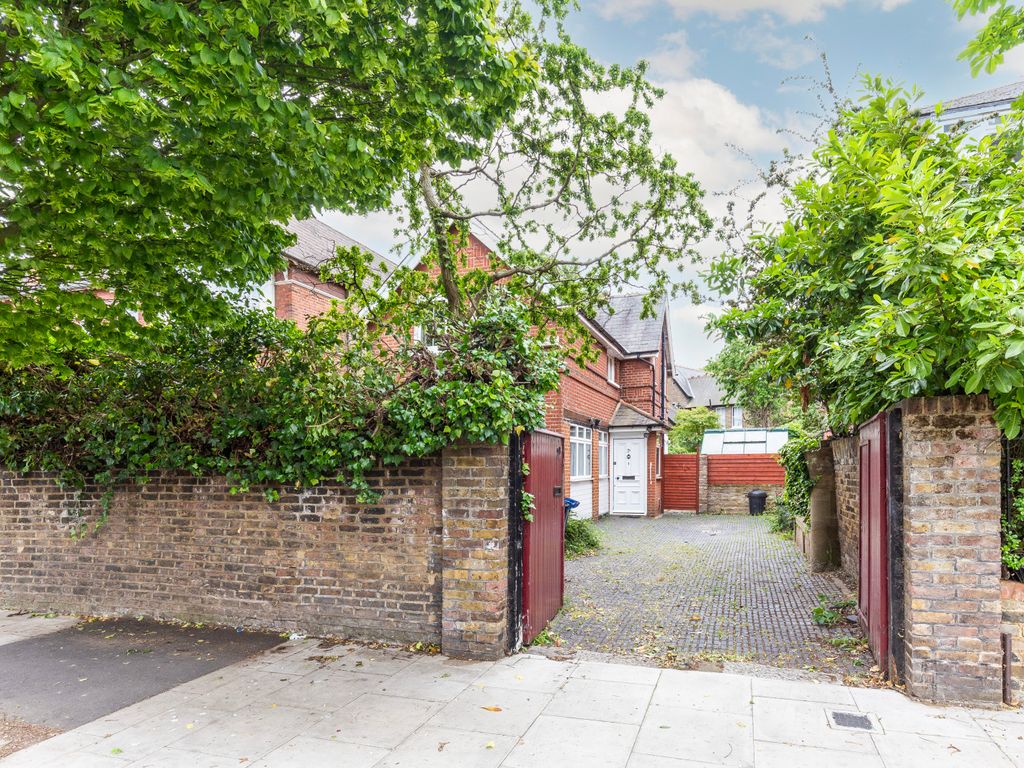 3 bed detached house for sale in Hamilton Road, London W5, £1,250,000