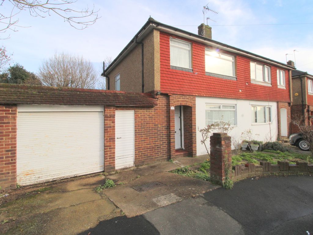 3 bed semidetached house for sale in Bedfont Close, Feltham TW14, £