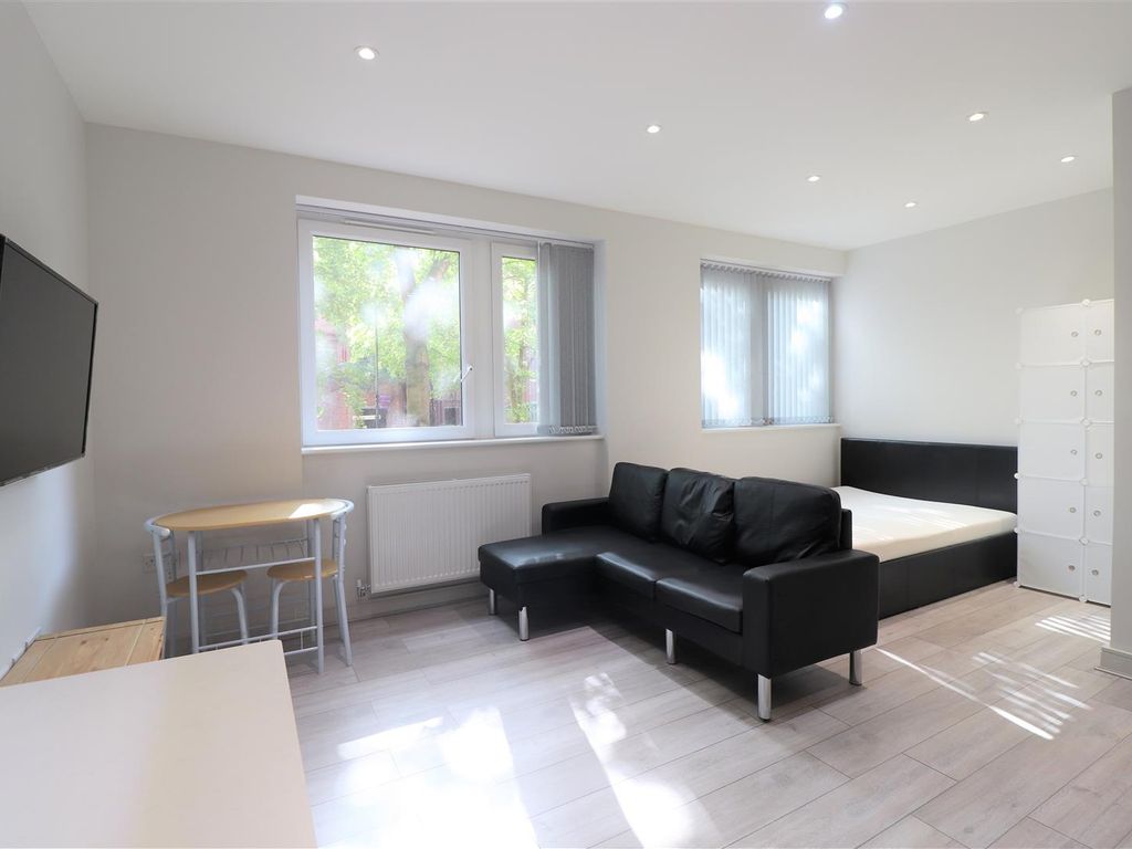 Studio to rent in High Street, Uxbridge UB8, £1,250 pcm Zoopla