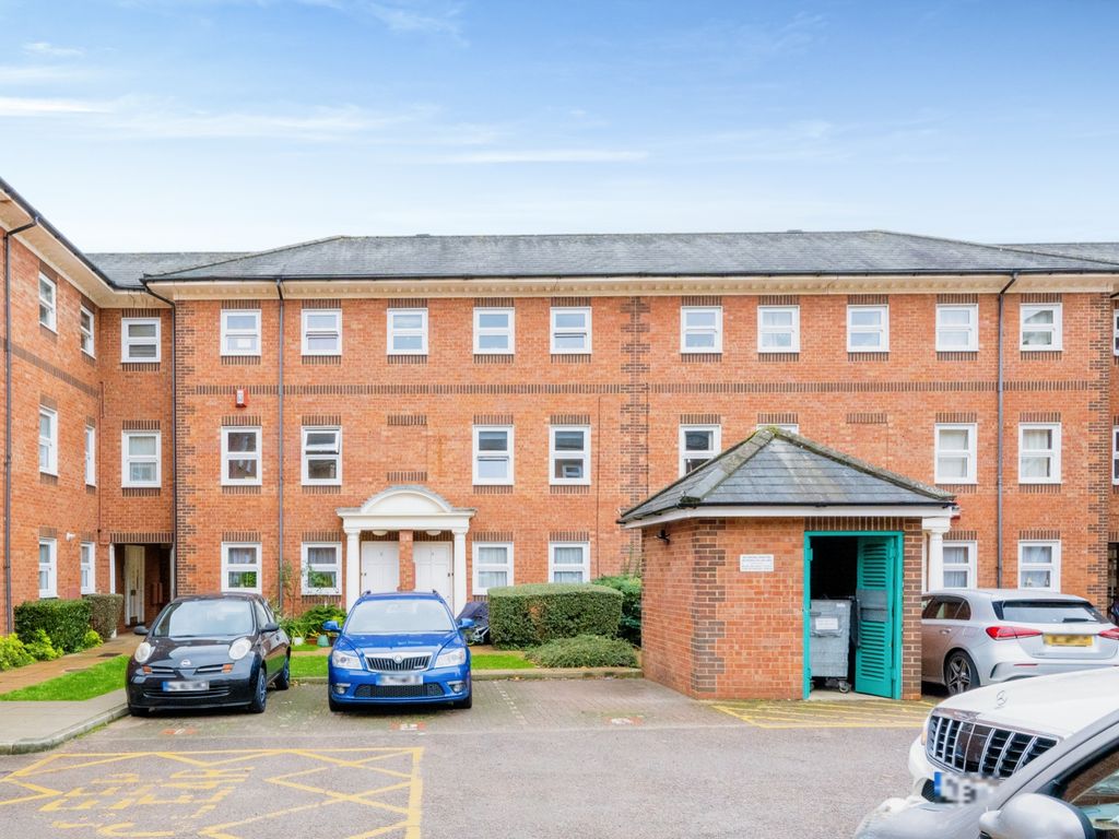 2 bed flat for sale in Ashburnham Road, Bedford MK40 Zoopla