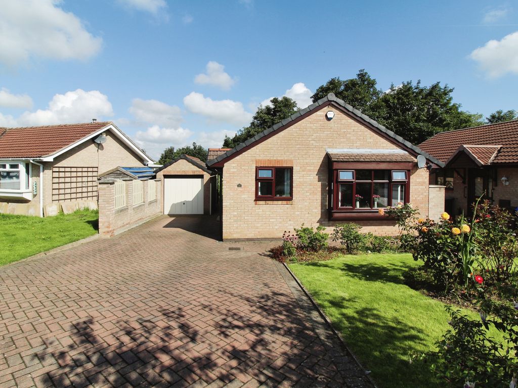 2 bed detached bungalow for sale in Helmsley Avenue, Sheffield S20, £